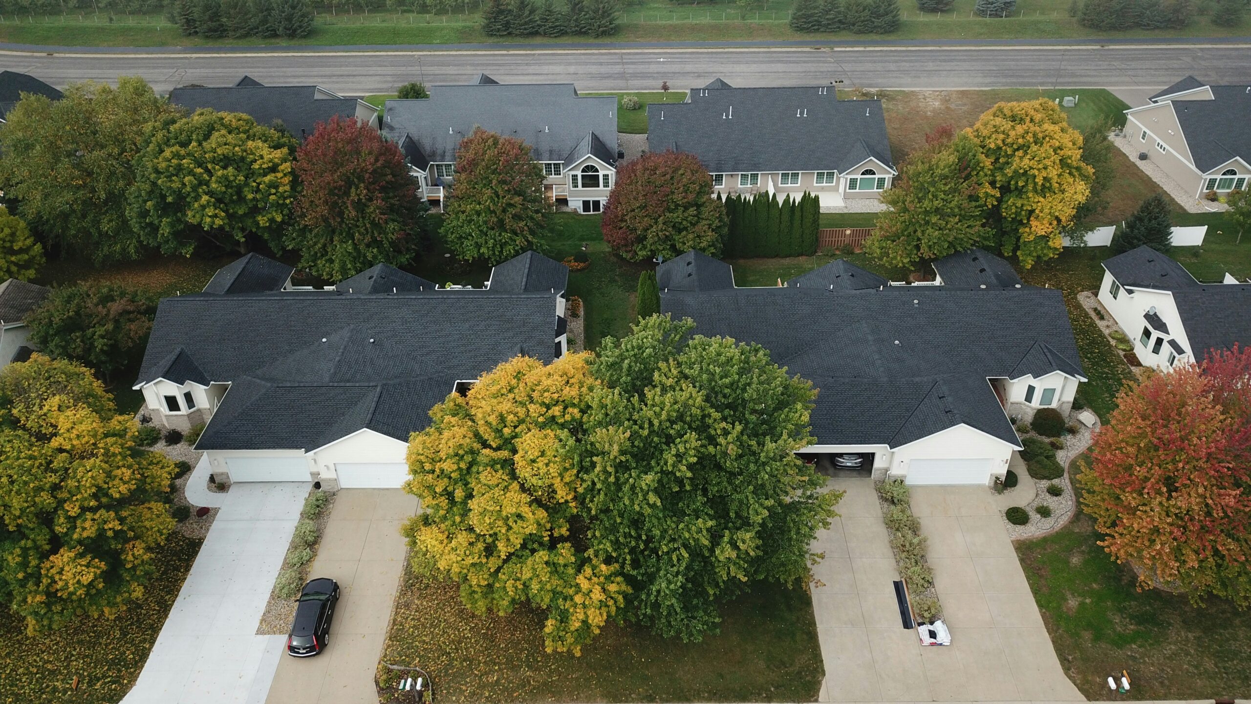 Choosing the Right Roofing Contractor: A Comprehensive Guide